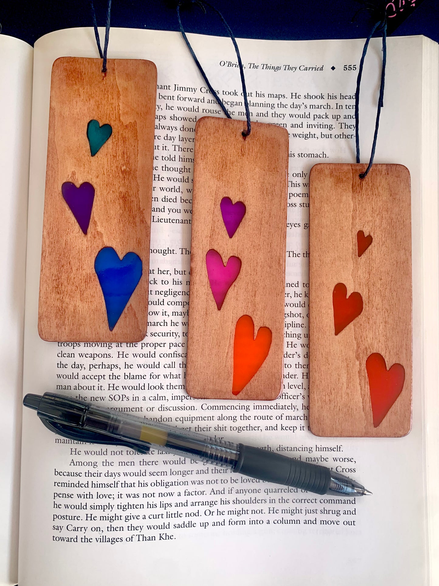 Hearts Wood & Resin Bookmark - Teak Red