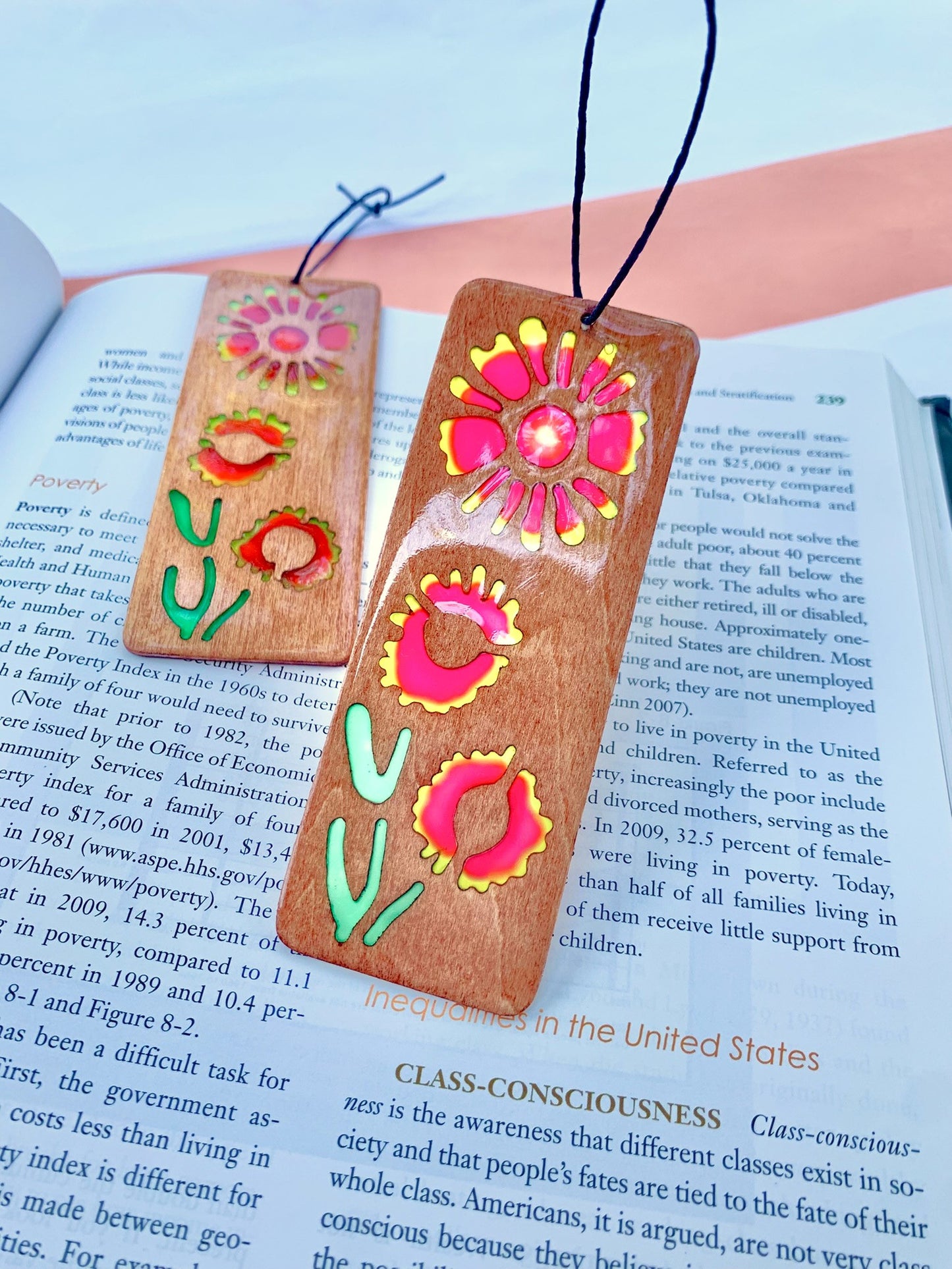 Firewheel Daisy Wood & Resin Bookmark - Teak