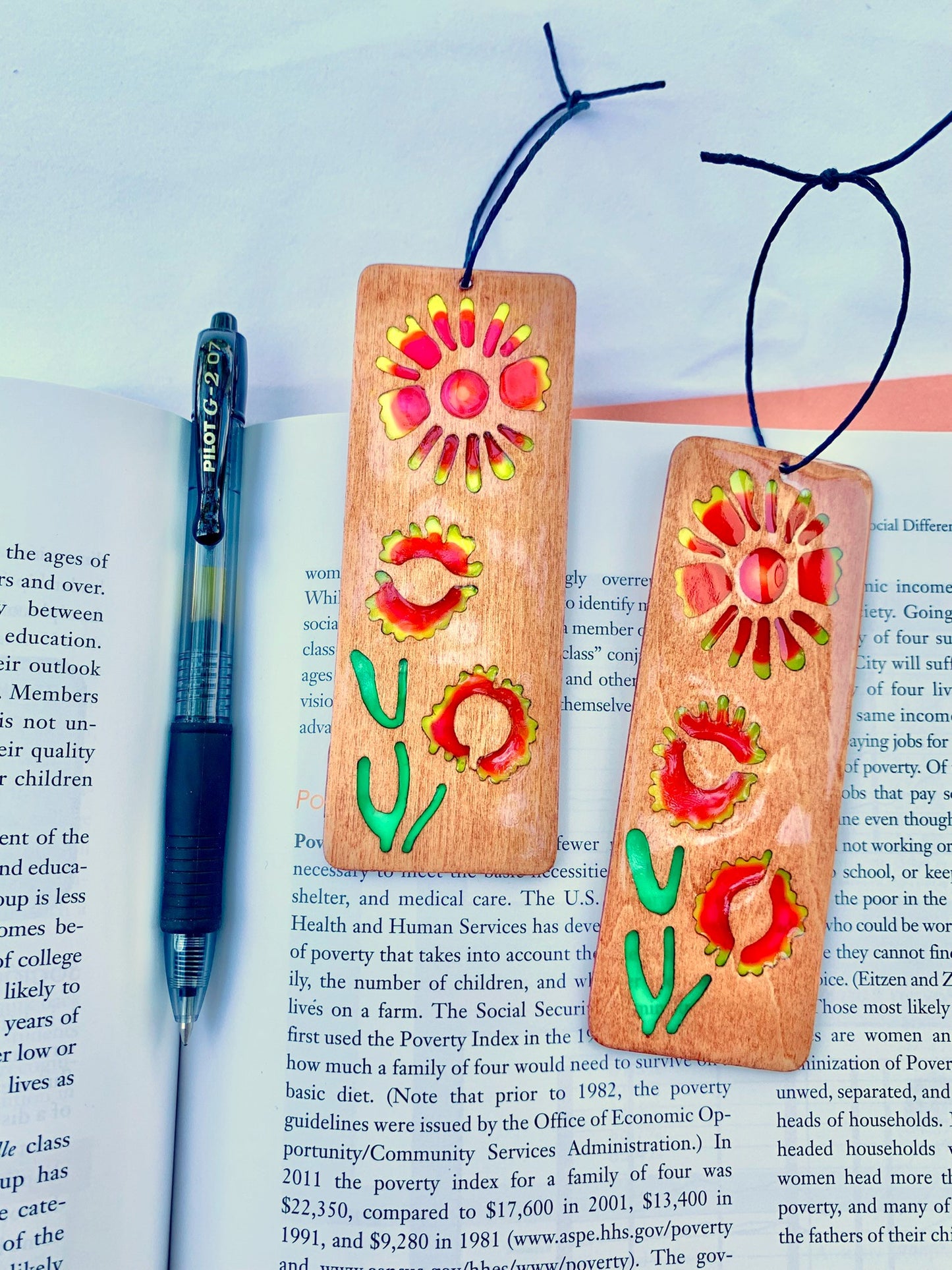 Firewheel Daisy Wood & Resin Bookmark - Teak